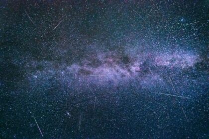 Учените наблюдават с голям интерес обект, който доближава към слънцето и има необичайно поведение