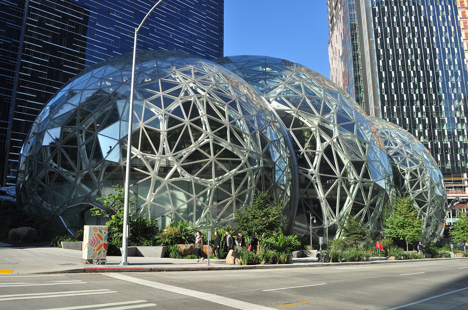 Глобален срив в Amazon Web Services блокира популярни приложения и ...