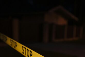 Полицията в град Пловдив разследва трагичен случай с починал мъж, открит на улица „Асен Христофоров“ в квартал „Южен“, известен като „Кючук Париж“. Инцидентът се е случил на 24 януари 2026 г.