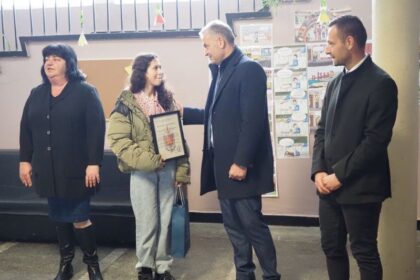 Дете намери и предаде портфейл с пенсията на възрастен мъж.