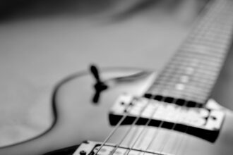 Концерт на Dire Straits Legacy събра феновете на рока във Варна.