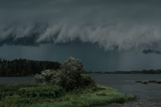 Слънчево утро, валежи и гръмотевици следобед