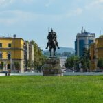 Албанската полиция разследва бомбени заплахи до институции на фона на протести