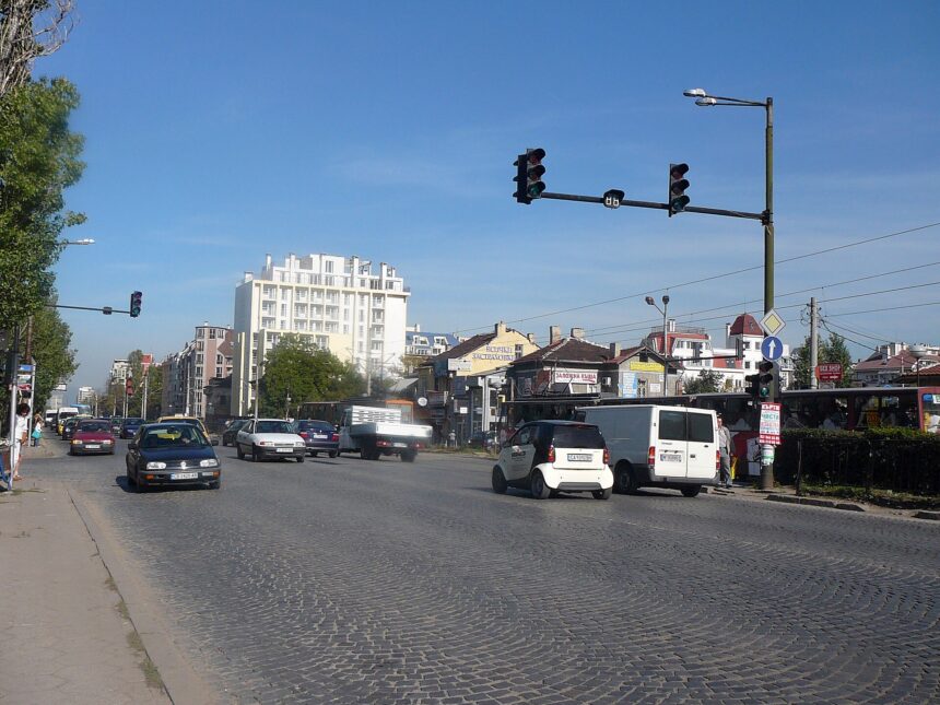 Даниел Динев представя 126 картини в изложбата „Синхроничност“