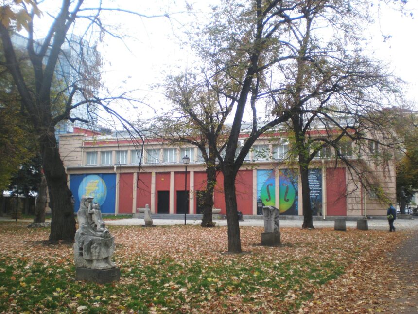 Изложба в София представя живота и творческия път на Васка Емануилова