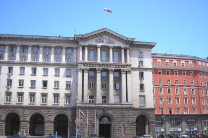Правителството обсъжда компенсации за деца без места в ясли