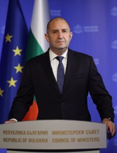 Румен Радев заяви, че корабоплаването към Варна и Бургас продължава