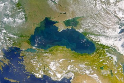 Русия заяви, че е поразила два товарни кораба и цели в Харков