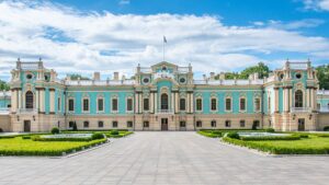 Руски въздушни удари по Киев убиха един човек и раниха 10 души