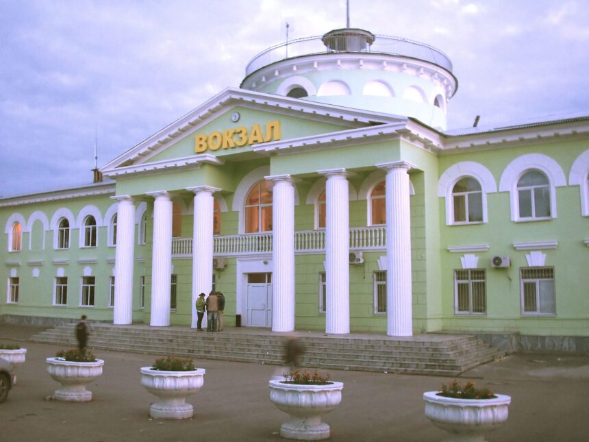 Украински дронове удариха руска рафинерия и завод за военни дажби